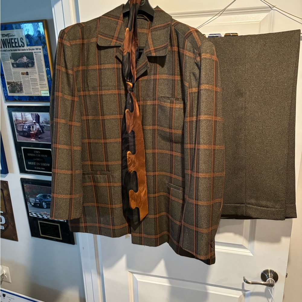 48L Men’s Two Piece Suite (Pre-Owned)
